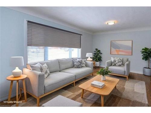 158 Howe Avenue, Hamilton, ON - Indoor Photo Showing Living Room