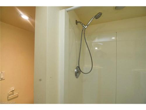 158 Howe Avenue, Hamilton, ON - Indoor Photo Showing Bathroom