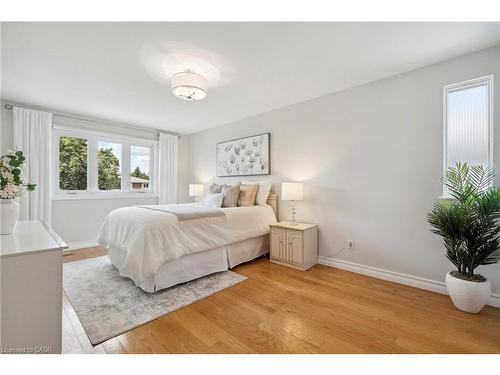 1902 Beechknoll Avenue, Mississauga, ON - Indoor Photo Showing Bedroom