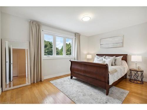 1902 Beechknoll Avenue, Mississauga, ON - Indoor Photo Showing Bedroom