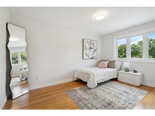 1902 Beechknoll Avenue, Mississauga, ON - Indoor Photo Showing Bedroom