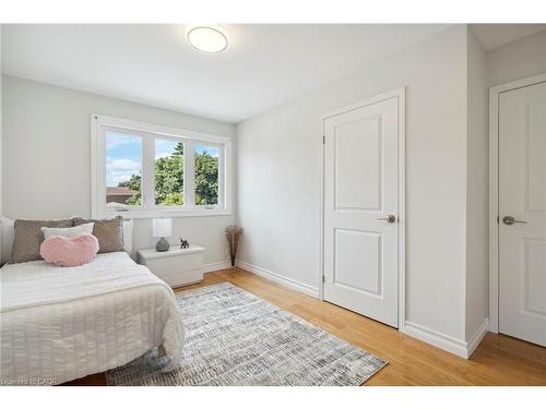 1902 Beechknoll Avenue, Mississauga, ON - Indoor Photo Showing Bedroom