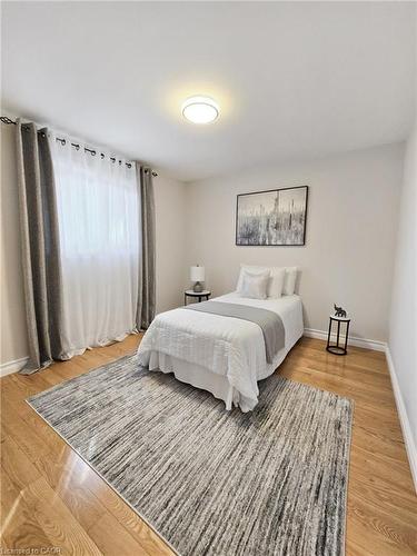 1902 Beechknoll Avenue, Mississauga, ON - Indoor Photo Showing Bedroom