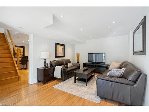 1902 Beechknoll Avenue, Mississauga, ON - Indoor Photo Showing Living Room
