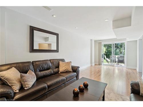 1902 Beechknoll Avenue, Mississauga, ON - Indoor Photo Showing Living Room