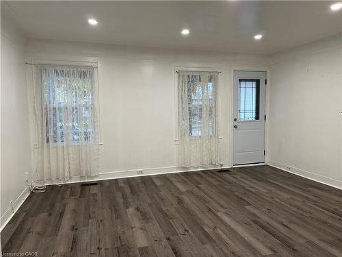 21 Stapleton Avenue, Hamilton, ON - Indoor Photo Showing Other Room