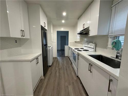 21 Stapleton Avenue, Hamilton, ON - Indoor Photo Showing Kitchen
