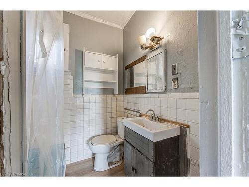 1 Rathgar Street, London, ON - Indoor Photo Showing Bathroom