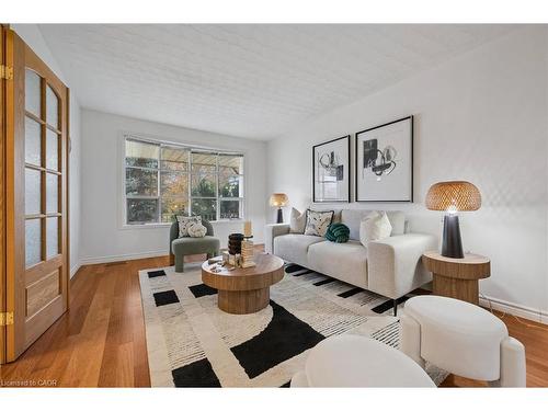 131 Woodbend Crescent, Waterloo, ON - Indoor Photo Showing Living Room