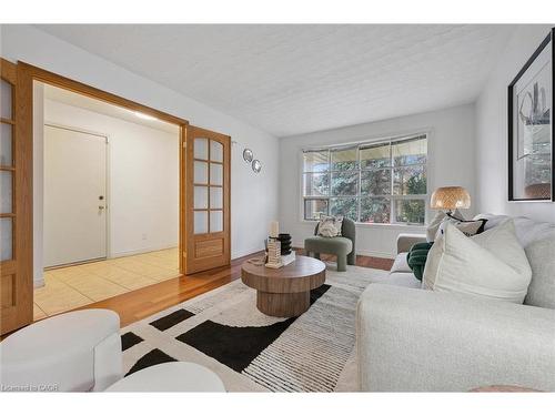 131 Woodbend Crescent, Waterloo, ON - Indoor Photo Showing Living Room