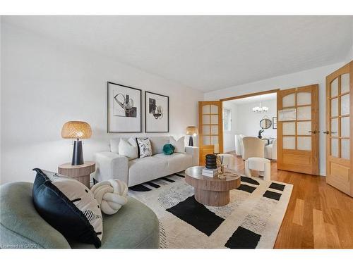 131 Woodbend Crescent, Waterloo, ON - Indoor Photo Showing Living Room