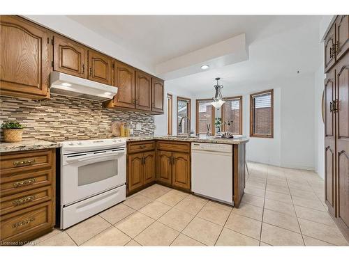 131 Woodbend Crescent, Waterloo, ON - Indoor Photo Showing Kitchen