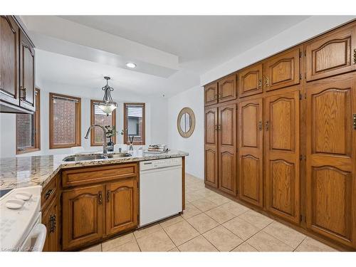131 Woodbend Crescent, Waterloo, ON - Indoor Photo Showing Kitchen With Double Sink