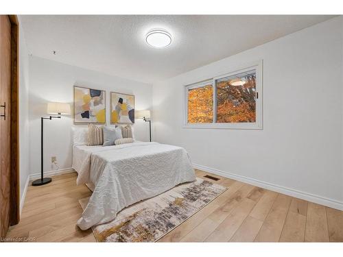 131 Woodbend Crescent, Waterloo, ON - Indoor Photo Showing Bedroom
