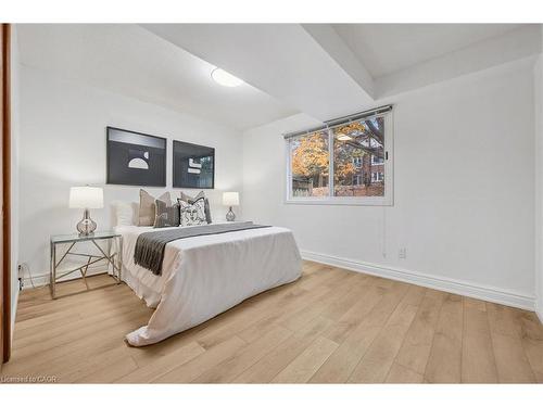 131 Woodbend Crescent, Waterloo, ON - Indoor Photo Showing Bedroom