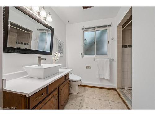 131 Woodbend Crescent, Waterloo, ON - Indoor Photo Showing Bathroom