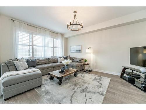 116 Whithorn Crescent, Caledonia, ON - Indoor Photo Showing Living Room