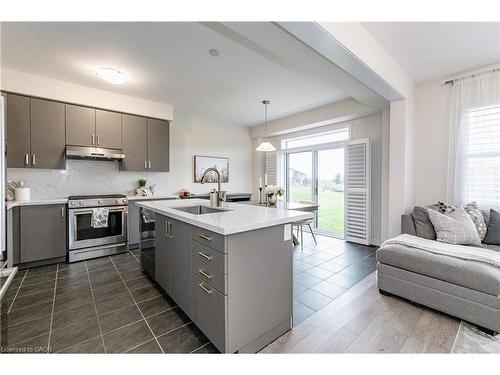 116 Whithorn Crescent, Caledonia, ON - Indoor Photo Showing Kitchen