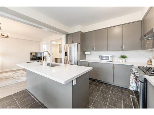 116 Whithorn Crescent, Caledonia, ON - Indoor Photo Showing Kitchen With Upgraded Kitchen