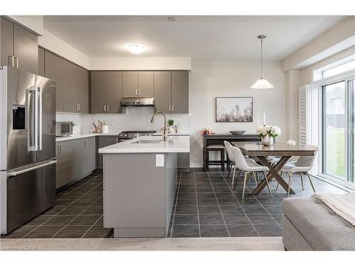 116 Whithorn Crescent, Caledonia, ON - Indoor Photo Showing Kitchen With Upgraded Kitchen