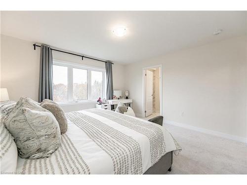 116 Whithorn Crescent, Caledonia, ON - Indoor Photo Showing Bedroom