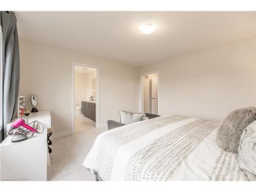 116 Whithorn Crescent, Caledonia, ON - Indoor Photo Showing Bedroom