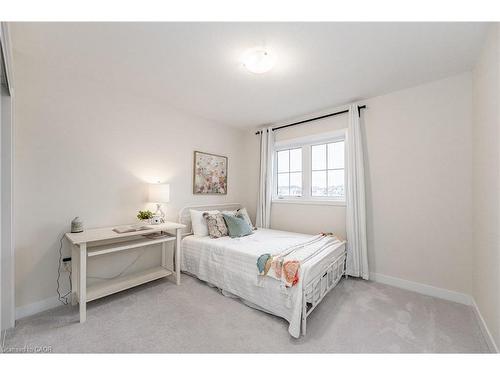 116 Whithorn Crescent, Caledonia, ON - Indoor Photo Showing Bedroom
