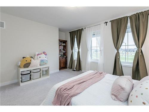 116 Whithorn Crescent, Caledonia, ON - Indoor Photo Showing Bedroom