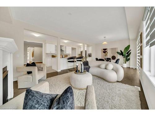 285 Broadacre Drive, Kitchener, ON - Indoor Photo Showing Living Room