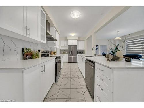 285 Broadacre Drive, Kitchener, ON - Indoor Photo Showing Kitchen With Stainless Steel Kitchen With Upgraded Kitchen