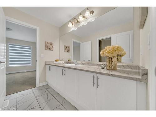 285 Broadacre Drive, Kitchener, ON - Indoor Photo Showing Bathroom