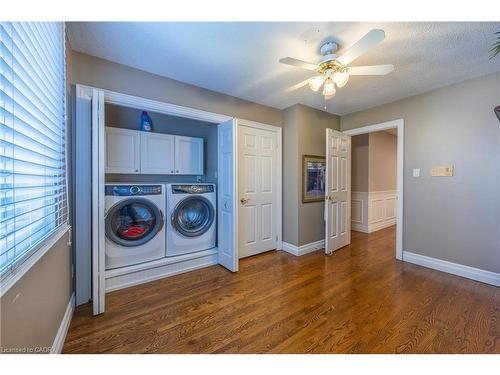 1338 Prince Albert Court, Mississauga, ON - Indoor Photo Showing Laundry Room