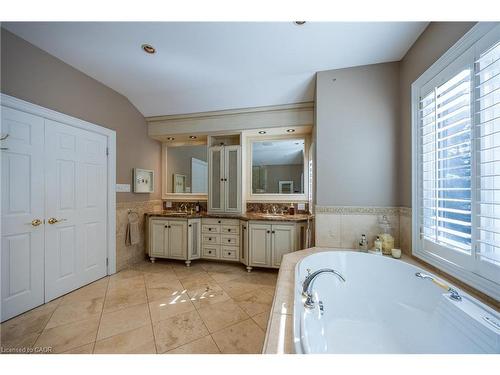 1338 Prince Albert Court, Mississauga, ON - Indoor Photo Showing Bathroom