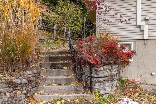 6 Begue Street, Dundas, ON - Outdoor