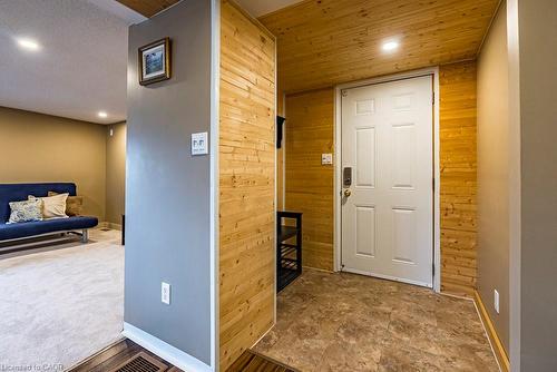 6 Begue Street, Dundas, ON - Indoor Photo Showing Other Room