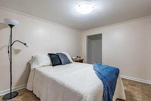 6 Begue Street, Dundas, ON - Indoor Photo Showing Bedroom