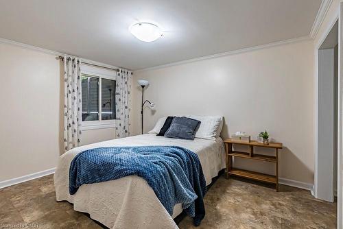 6 Begue Street, Dundas, ON - Indoor Photo Showing Bedroom