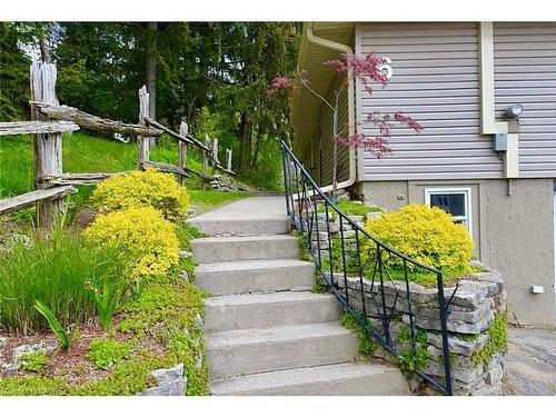 6 Begue Street, Dundas, ON - Outdoor