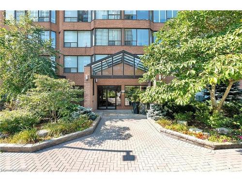 1609-1270 Maple Crossing Boulevard, Burlington, ON - Outdoor
