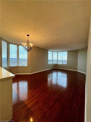 1609-1270 Maple Crossing Boulevard, Burlington, ON - Indoor Photo Showing Other Room