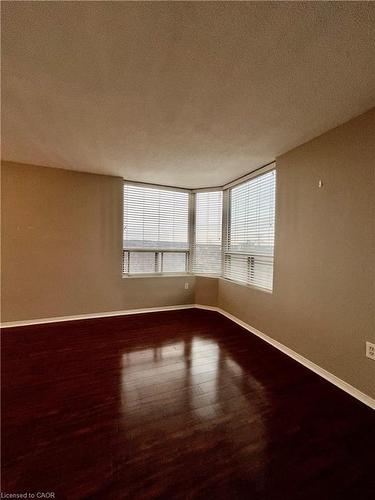 1609-1270 Maple Crossing Boulevard, Burlington, ON - Indoor Photo Showing Other Room