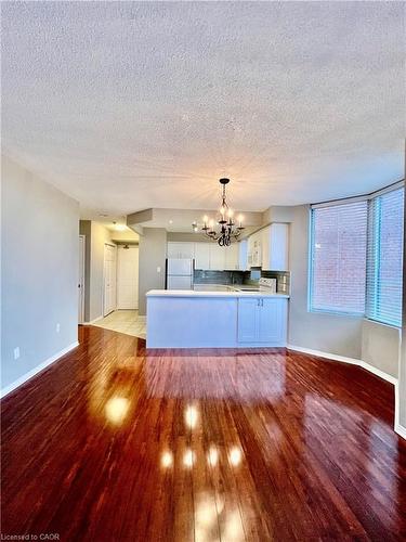 1609-1270 Maple Crossing Boulevard, Burlington, ON - Indoor