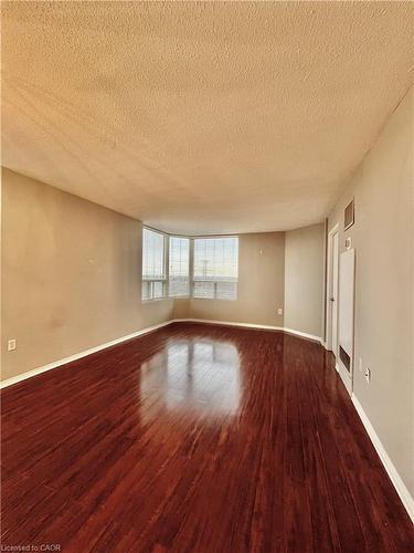 1609-1270 Maple Crossing Boulevard, Burlington, ON - Indoor Photo Showing Other Room