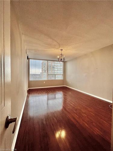 1609-1270 Maple Crossing Boulevard, Burlington, ON - Indoor Photo Showing Other Room