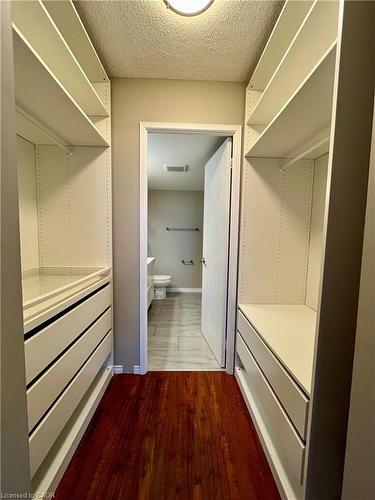 1609-1270 Maple Crossing Boulevard, Burlington, ON - Indoor