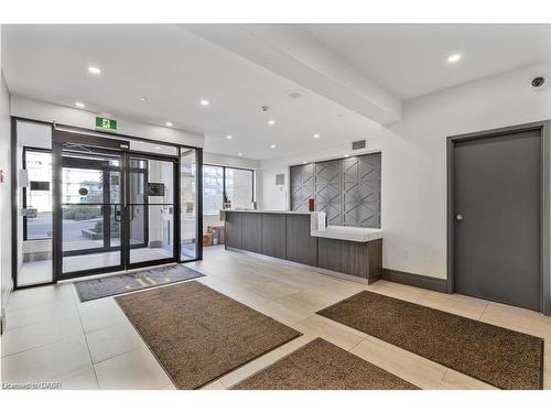 1609-1270 Maple Crossing Boulevard, Burlington, ON - Indoor Photo Showing Other Room