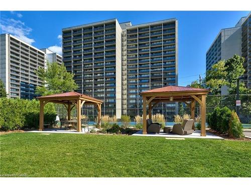 1609-1270 Maple Crossing Boulevard, Burlington, ON - Outdoor