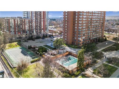 1609-1270 Maple Crossing Boulevard, Burlington, ON - Outdoor