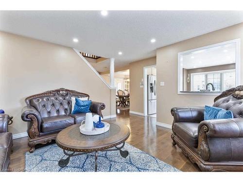 3875 Thomas Street, Mississauga, ON - Indoor Photo Showing Living Room