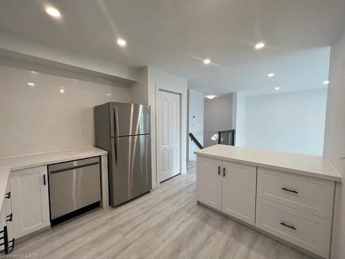 Upper-22 Macoomb Drive, Welland, ON - Indoor Photo Showing Kitchen